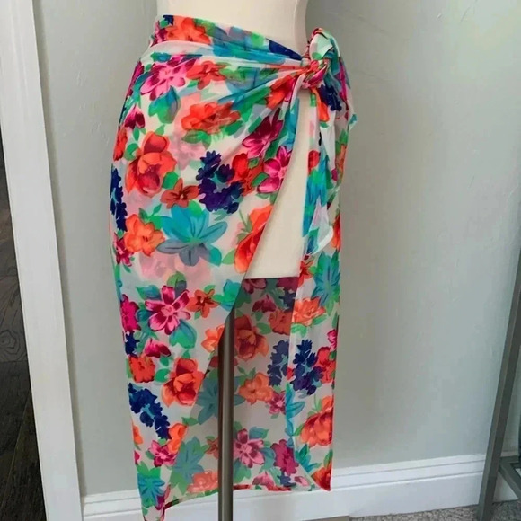 Swimsuit coverup - Picture 1 of 4